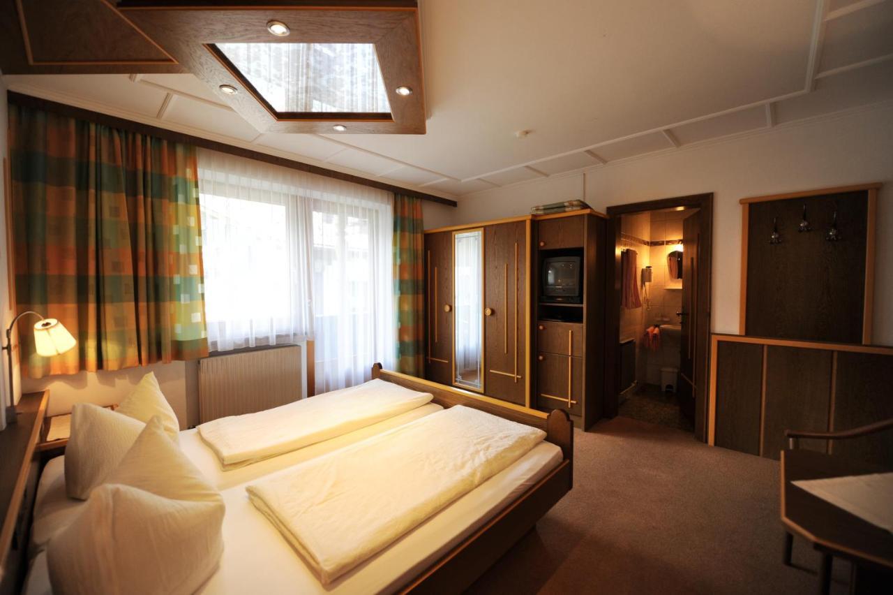 Hotel Garni Landhaus Platzer Zell am Ziller Room photo