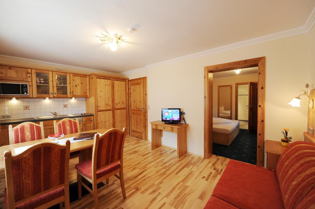 Hotel Garni Landhaus Platzer Zell am Ziller Exterior photo