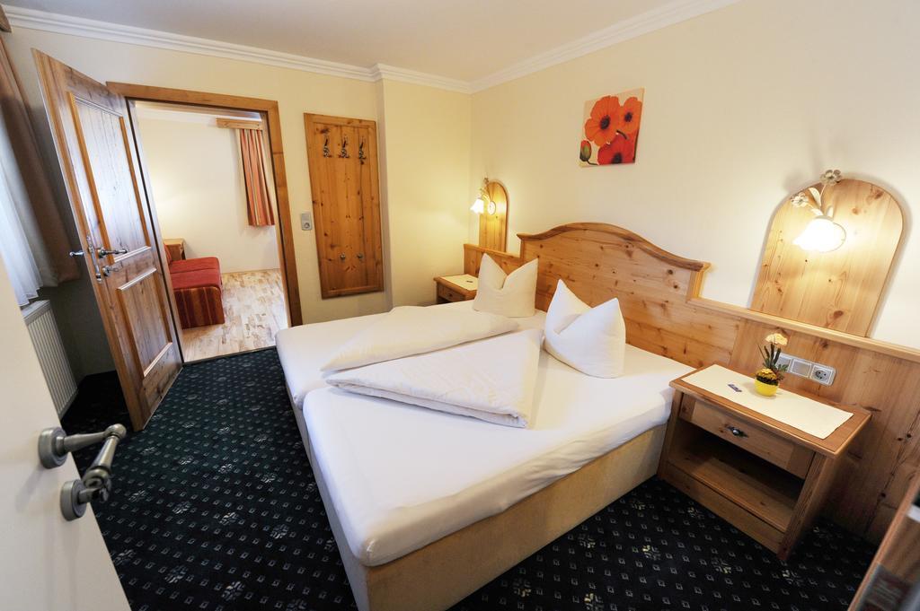 Hotel Garni Landhaus Platzer Zell am Ziller Exterior photo