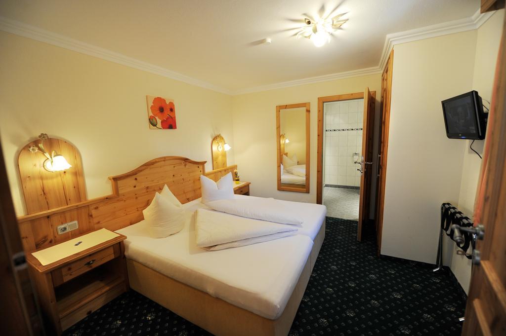 Hotel Garni Landhaus Platzer Zell am Ziller Exterior photo