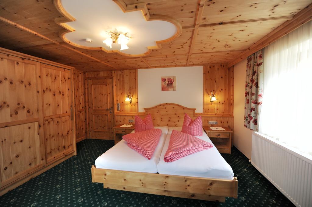 Hotel Garni Landhaus Platzer Zell am Ziller Exterior photo