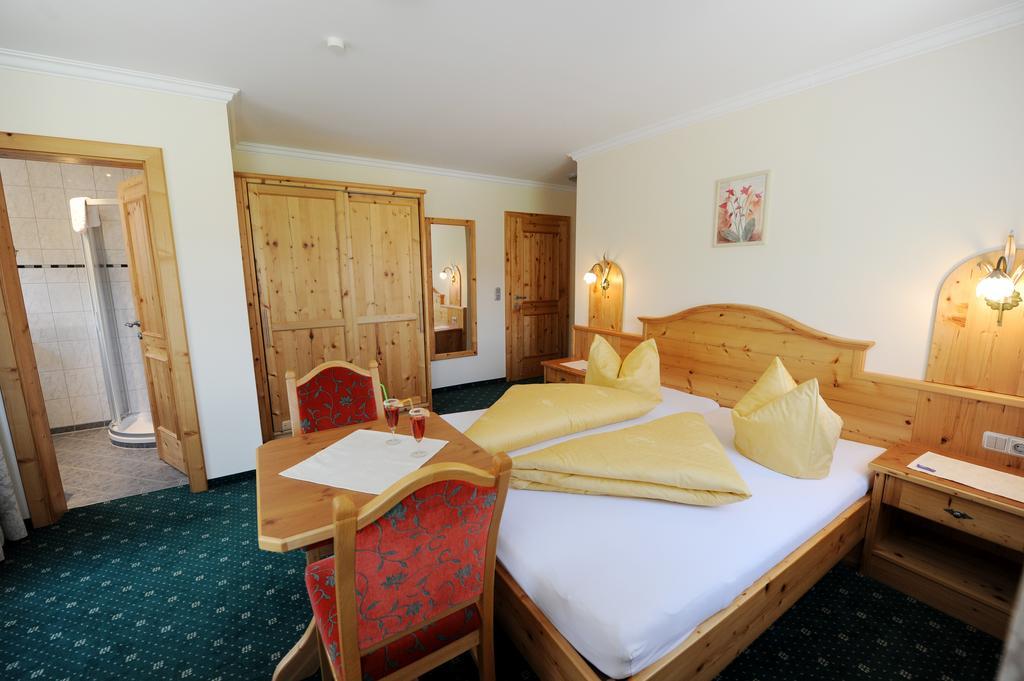 Hotel Garni Landhaus Platzer Zell am Ziller Exterior photo