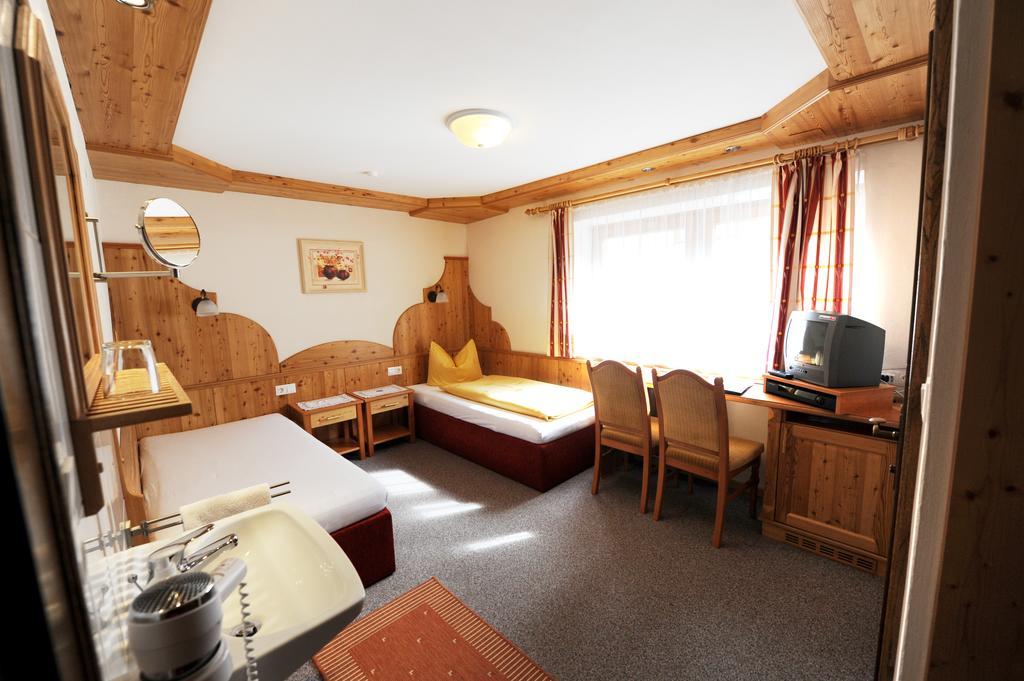 Hotel Garni Landhaus Platzer Zell am Ziller Exterior photo