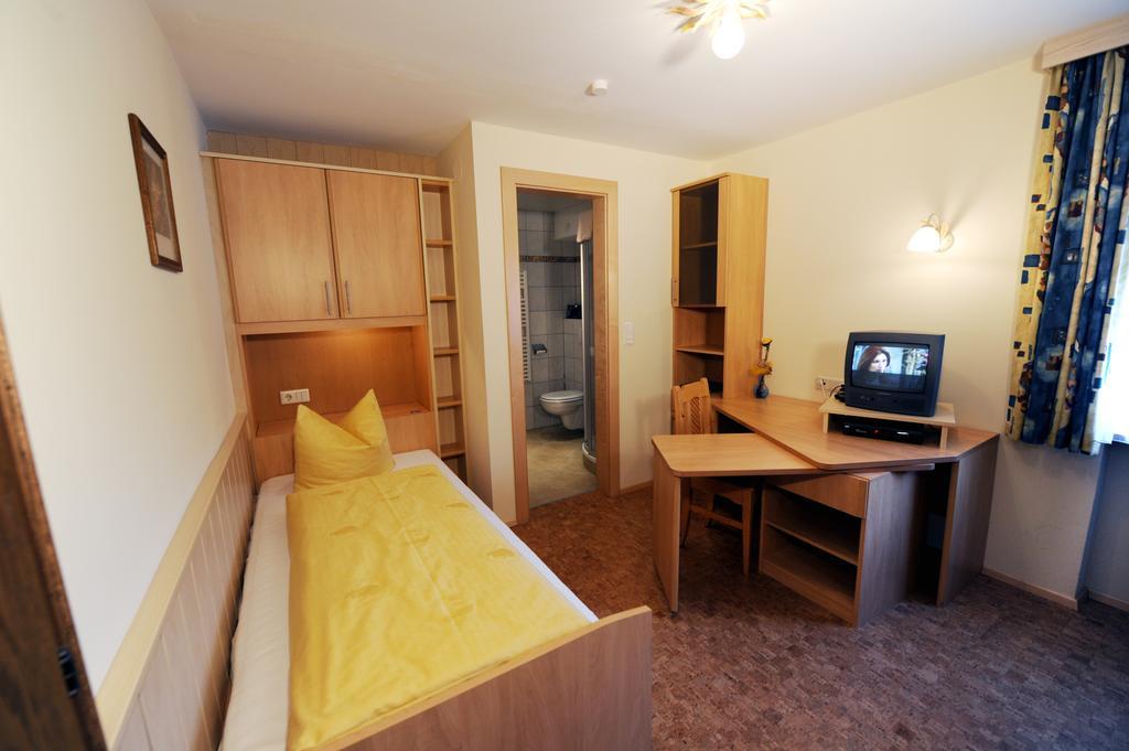 Hotel Garni Landhaus Platzer Zell am Ziller Exterior photo